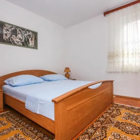 Apartman Zana *
