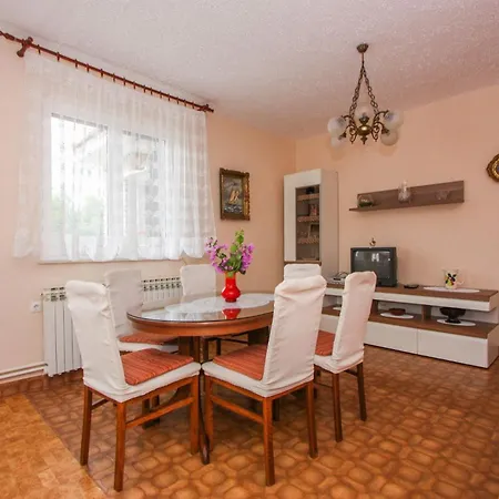 Zana Apartament *